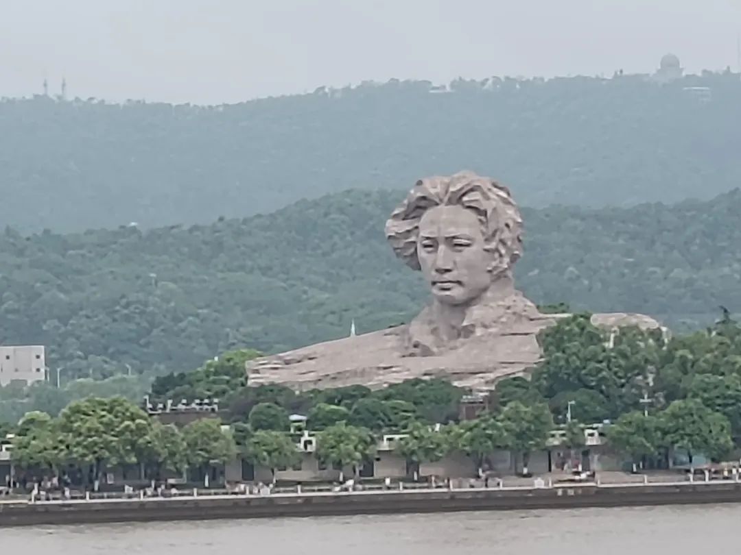 DƬ